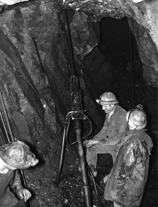 060_perforation abattage du minerai en taille Resized